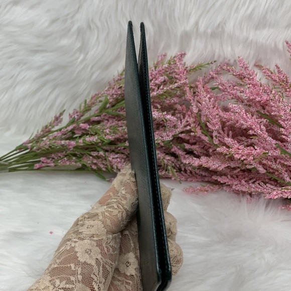 Louis Vuitton Green Taiga Leather Checkbook Wallet Datecode:V10967 - Picture 13 of 13